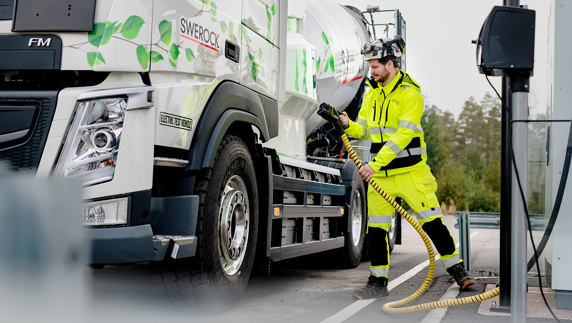 Volvo Trucks запускает полную линейку электрических грузовых автомобилей в Европе в 2021 году